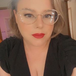 Meet your Posher, Alicia